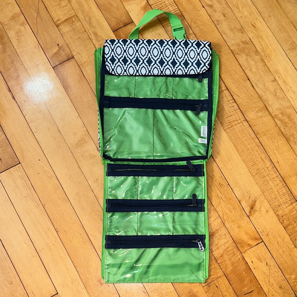 Thirty-One - Jewelry Keeper - Hang up Bag